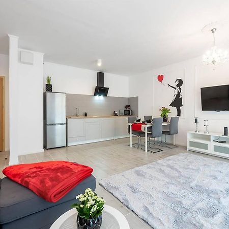 Banksy Apartment - Ilumino Łódź Extérieur photo